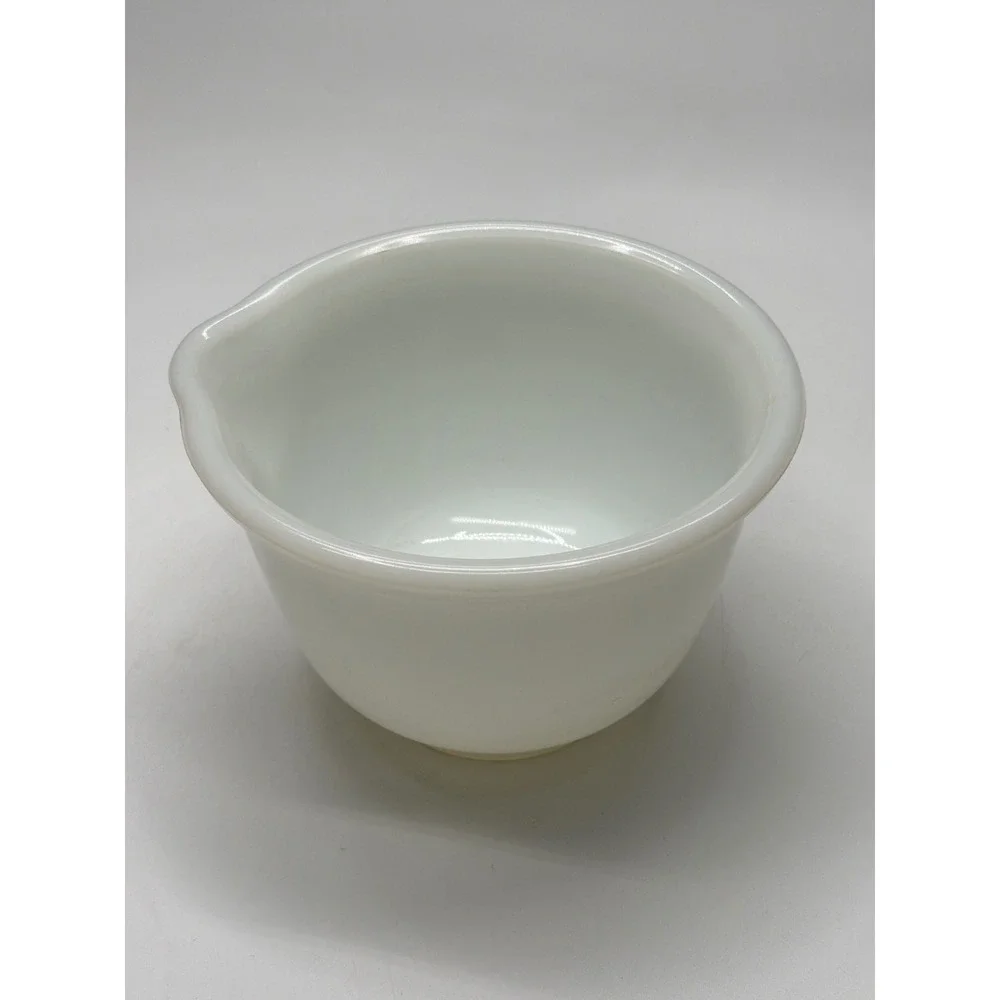 Hamilton Beach‎ White Mixing Bowl Spout Racine Wisconsin Vintage Kitchenware